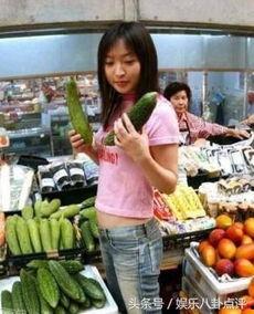 女吃瓜群众照片